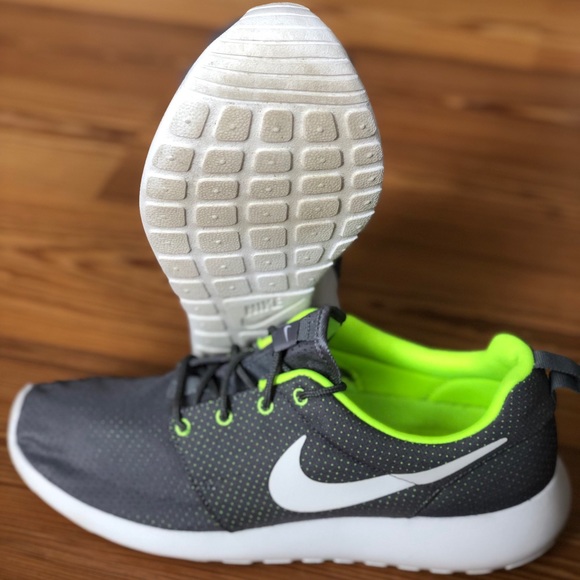 nike shoes grey and lime green